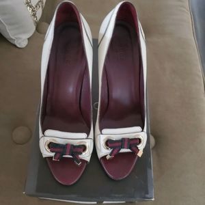 Gucci women white leather heels- size 7B- excellent condition